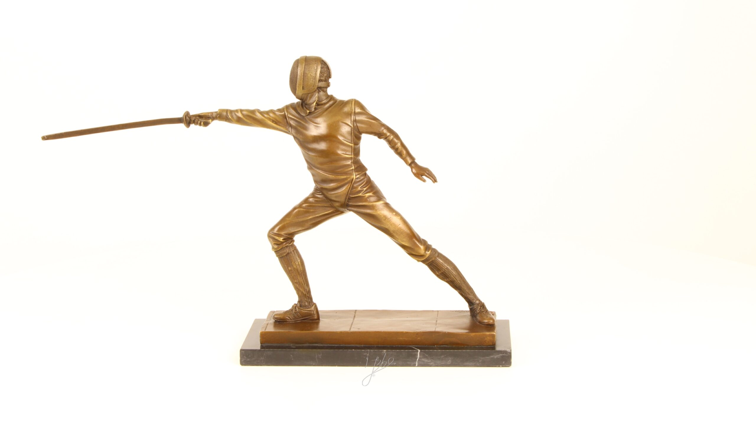 Elegant gestaltete Bronze Fechter Skulptur in dynamischer Kampfhaltung 5