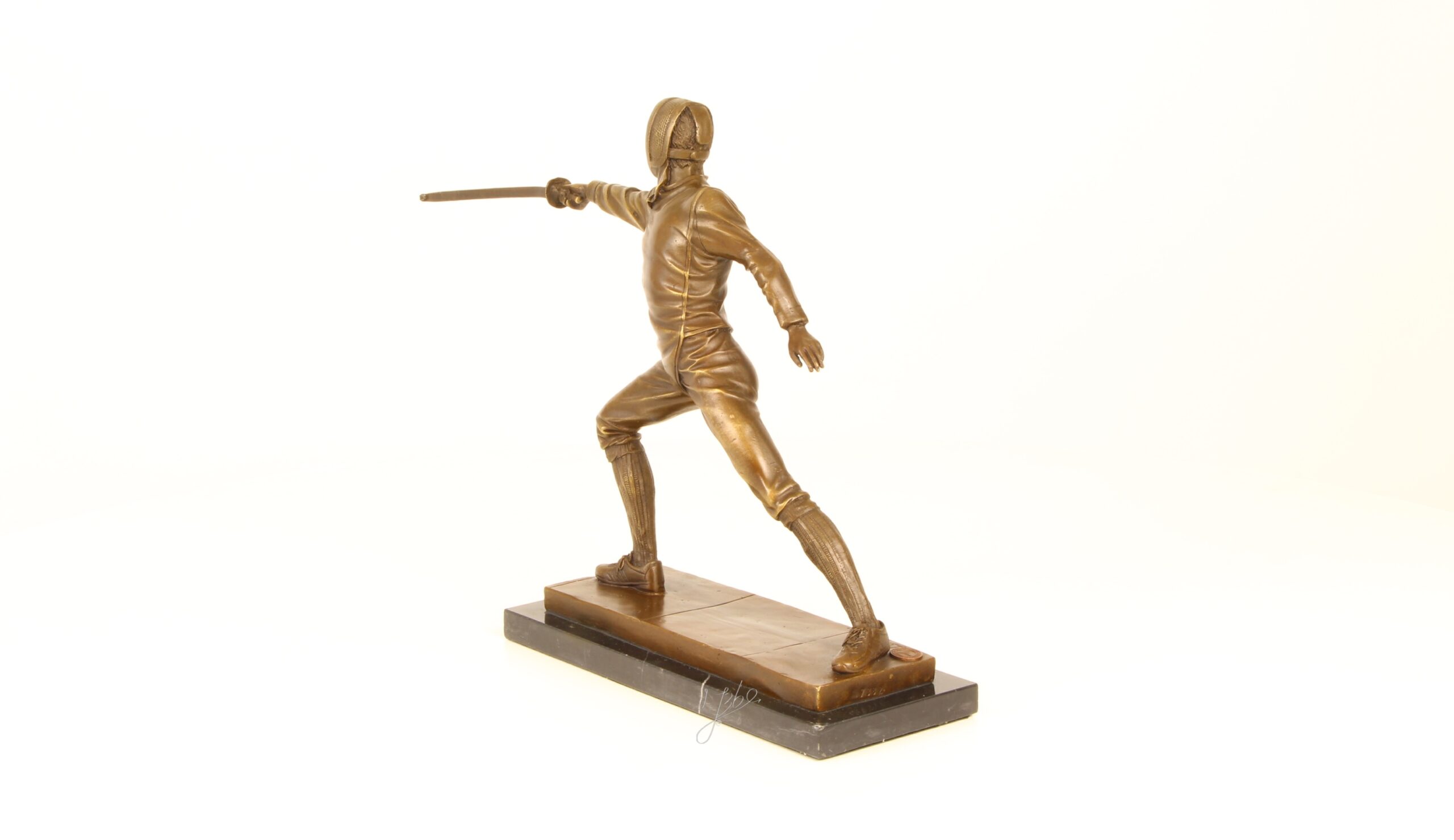 Elegant gestaltete Bronze Fechter Skulptur in dynamischer Kampfhaltung 8