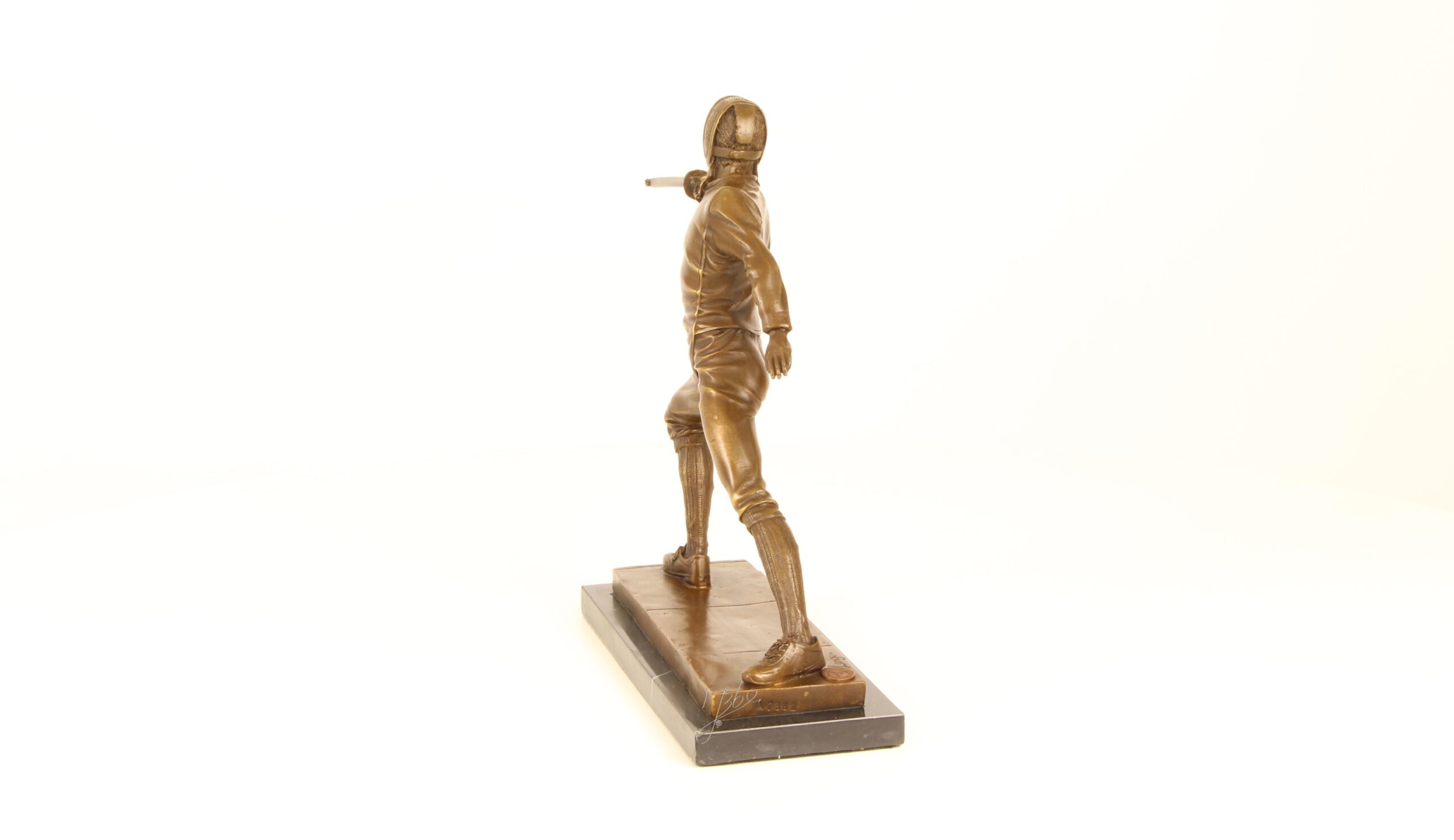 Elegant gestaltete Bronze Fechter Skulptur in dynamischer Kampfhaltung 6