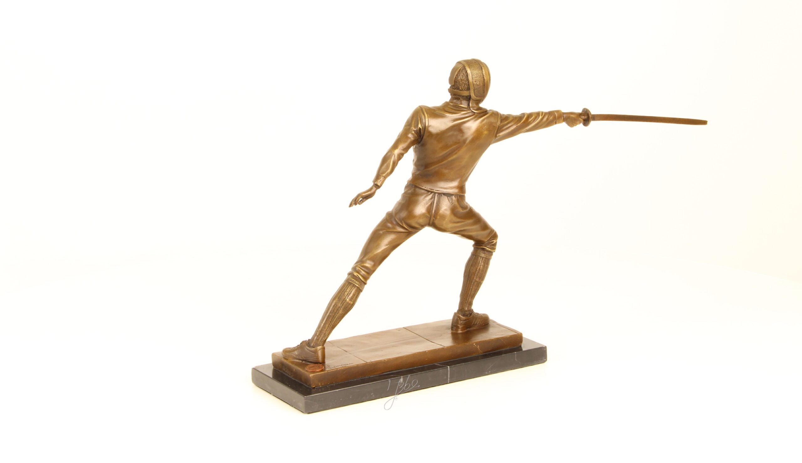 Elegant gestaltete Bronze Fechter Skulptur in dynamischer Kampfhaltung 10
