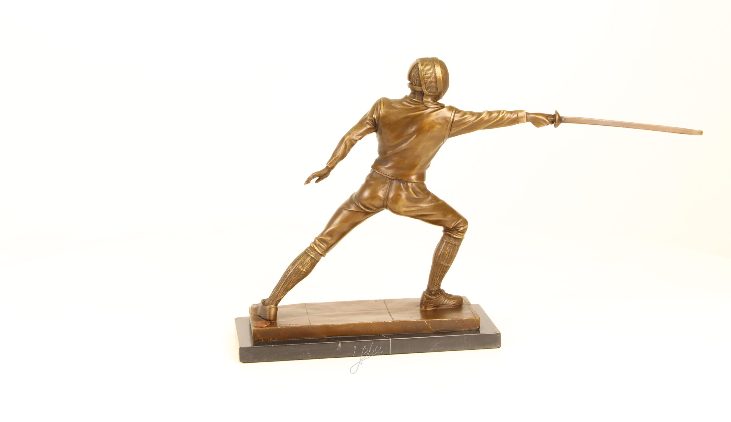 Elegant gestaltete Bronze Fechter Skulptur in dynamischer Kampfhaltung 12