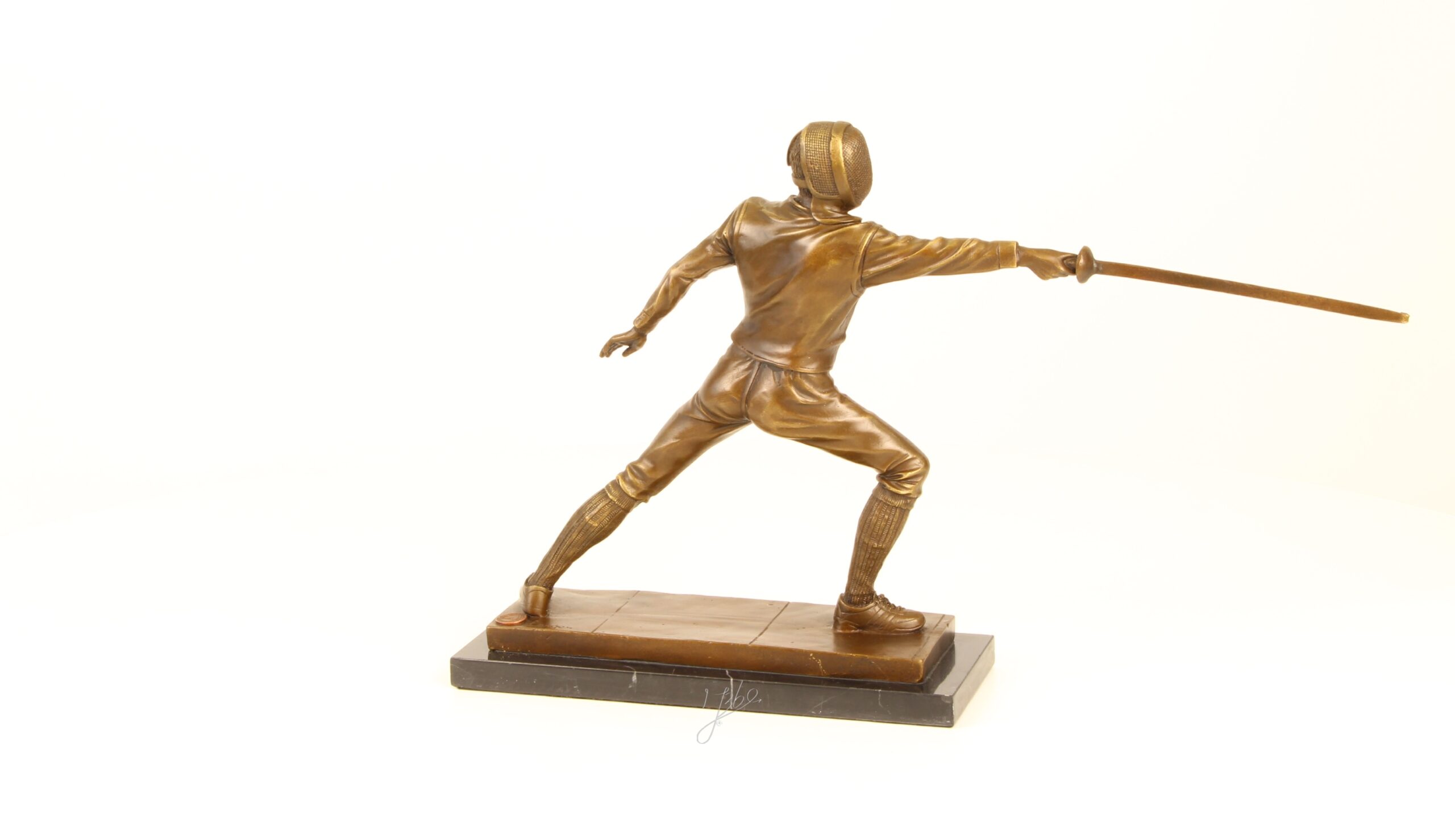 Elegant gestaltete Bronze Fechter Skulptur in dynamischer Kampfhaltung 11