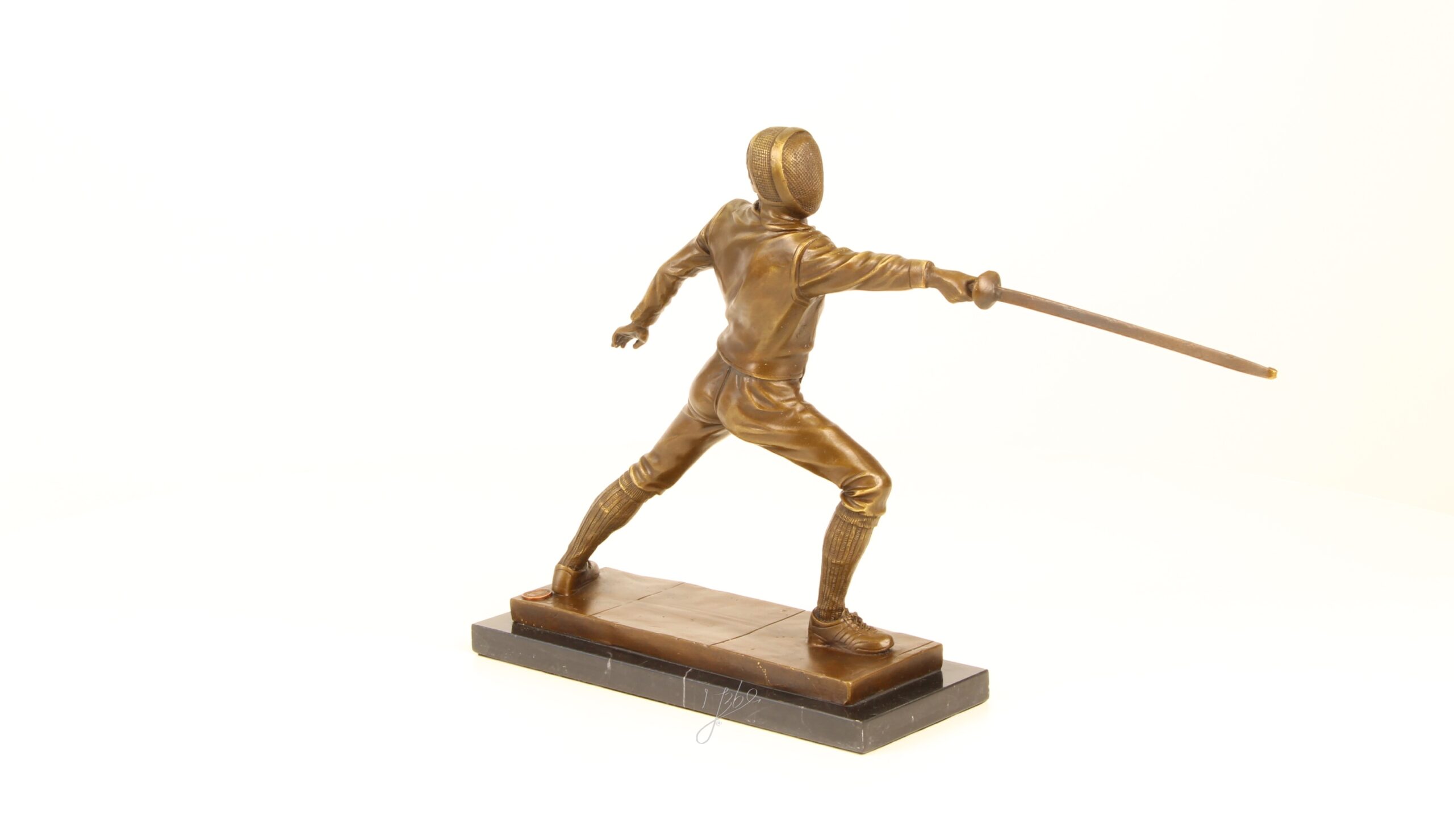Elegant gestaltete Bronze Fechter Skulptur in dynamischer Kampfhaltung 13