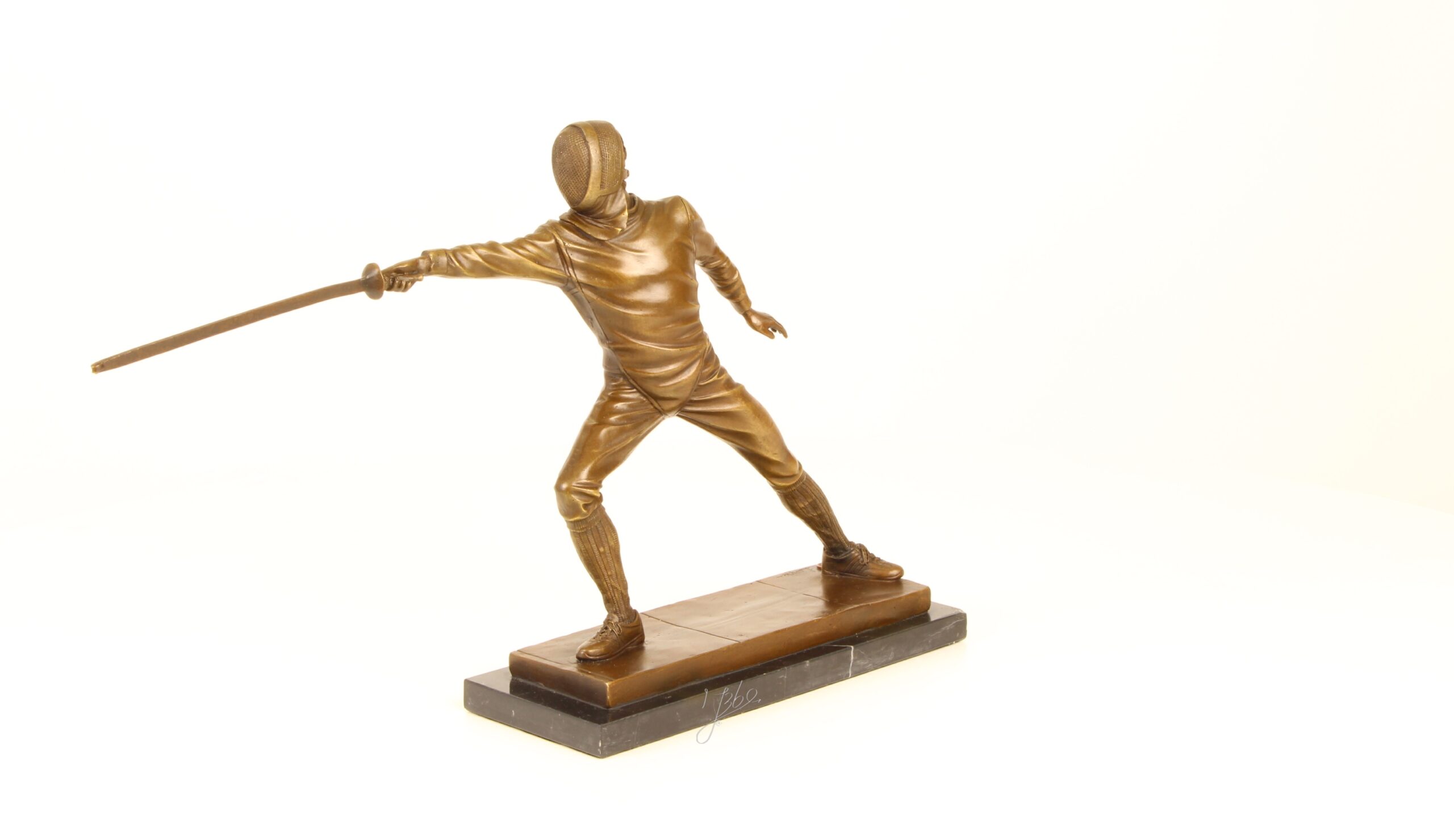 Elegant gestaltete Bronze Fechter Skulptur in dynamischer Kampfhaltung 16
