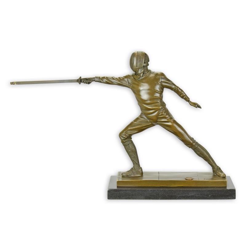 Elegant gestaltete Bronze Fechter Skulptur in dynamischer Kampfhaltung 2