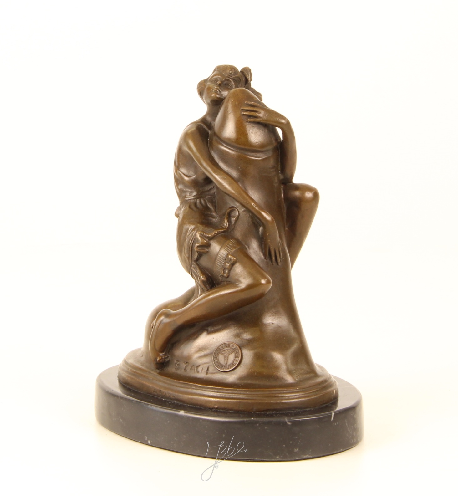 Detailreiche Bronze Paarskulptur Umarmendes Paar in kunstvoller Eleganz 5