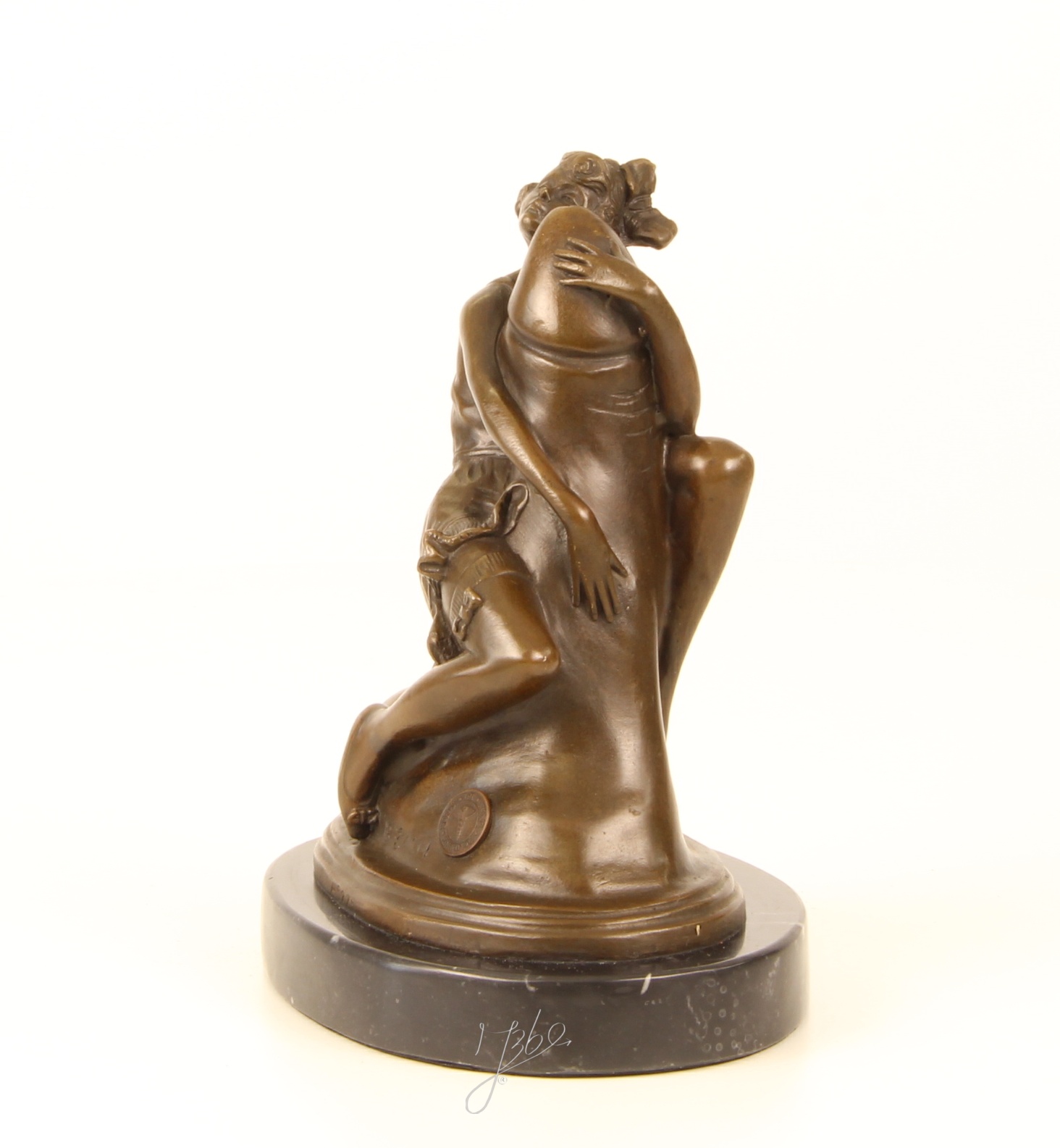 Detailreiche Bronze Paarskulptur Umarmendes Paar in kunstvoller Eleganz 4