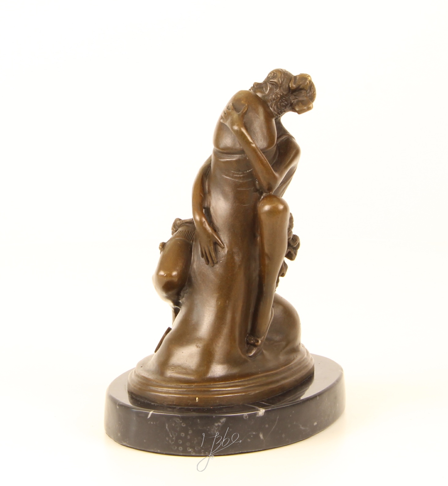 Detailreiche Bronze Paarskulptur Umarmendes Paar in kunstvoller Eleganz 8