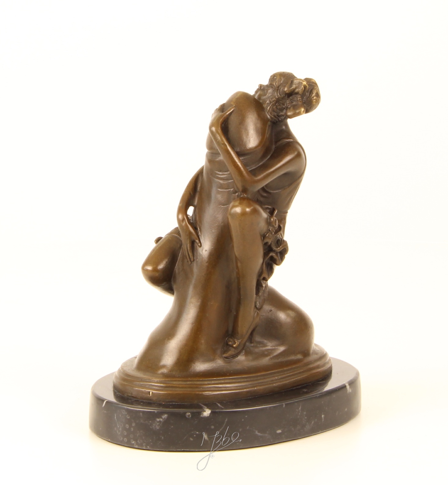 Detailreiche Bronze Paarskulptur Umarmendes Paar in kunstvoller Eleganz 7
