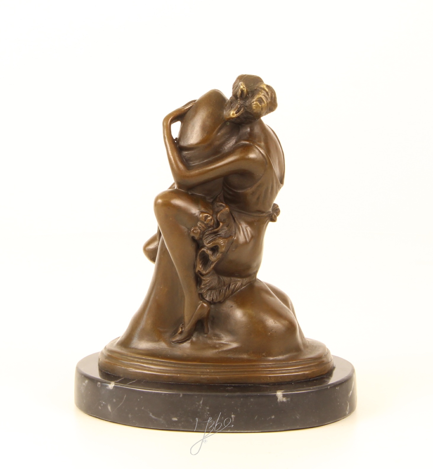 Detailreiche Bronze Paarskulptur Umarmendes Paar in kunstvoller Eleganz 12