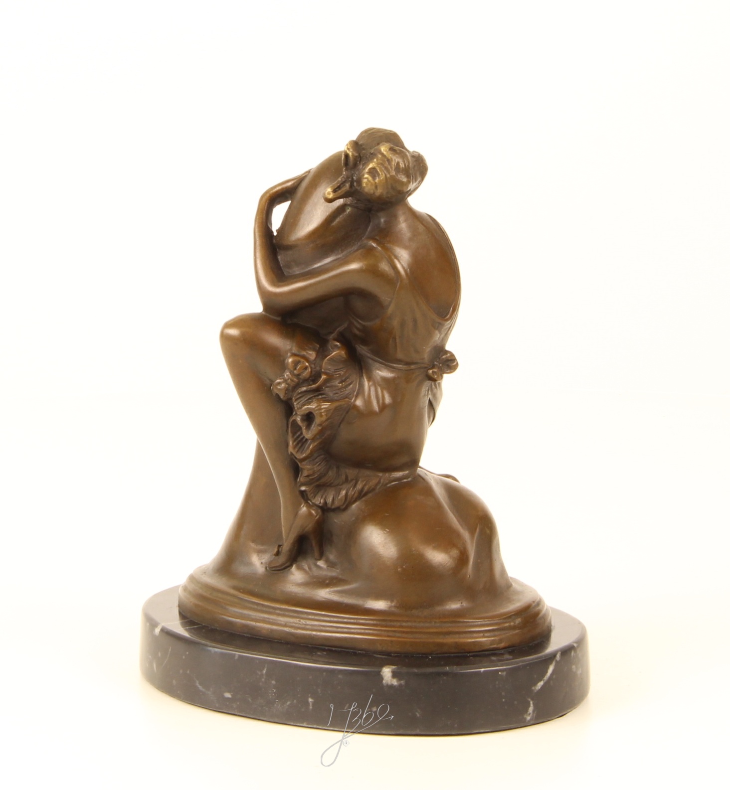 Detailreiche Bronze Paarskulptur Umarmendes Paar in kunstvoller Eleganz 10