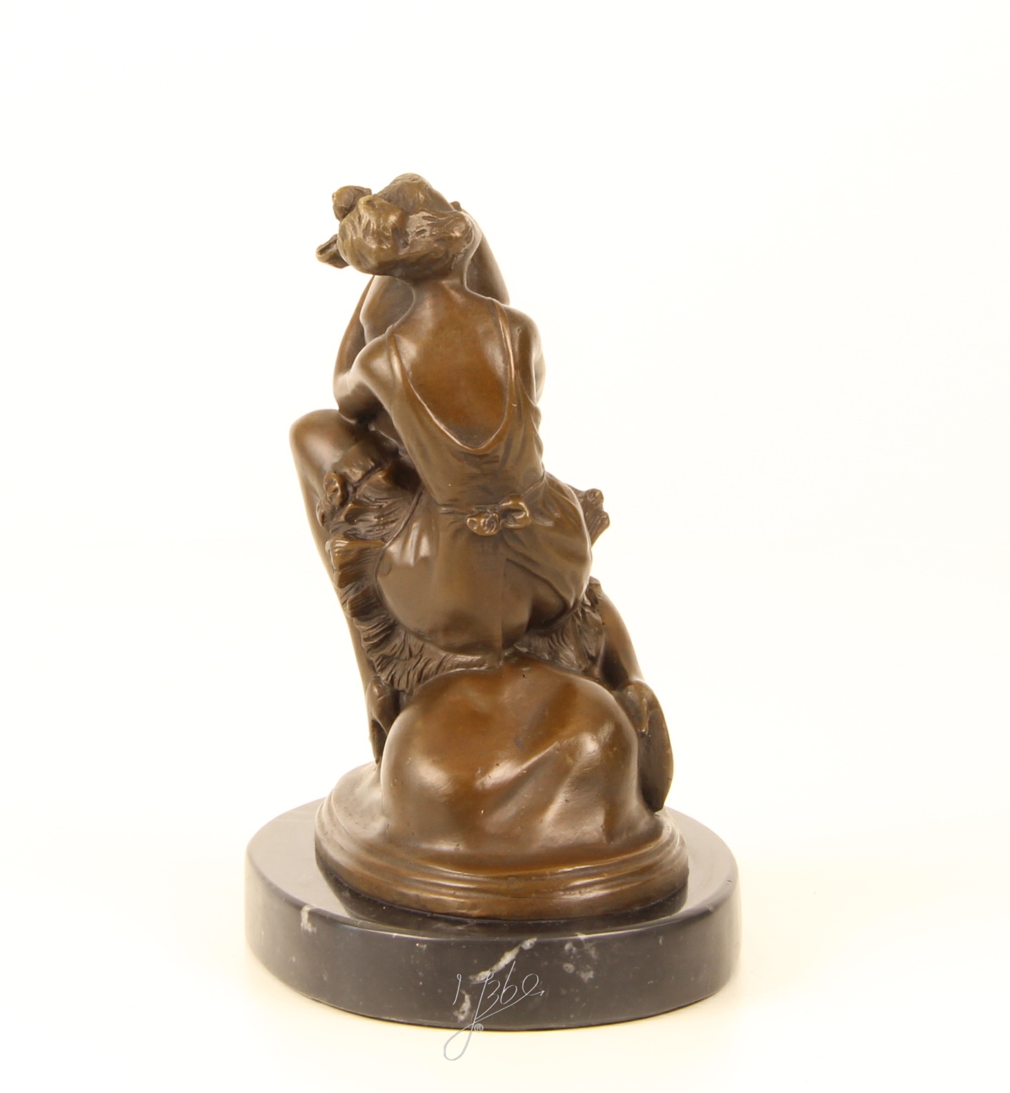 Detailreiche Bronze Paarskulptur Umarmendes Paar in kunstvoller Eleganz 13
