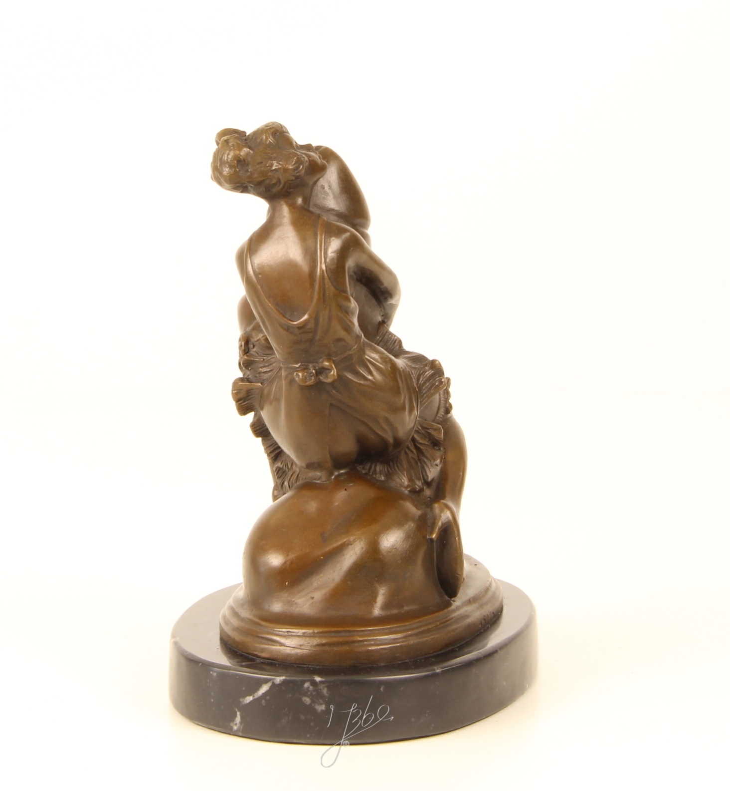 Detailreiche Bronze Paarskulptur Umarmendes Paar in kunstvoller Eleganz 16