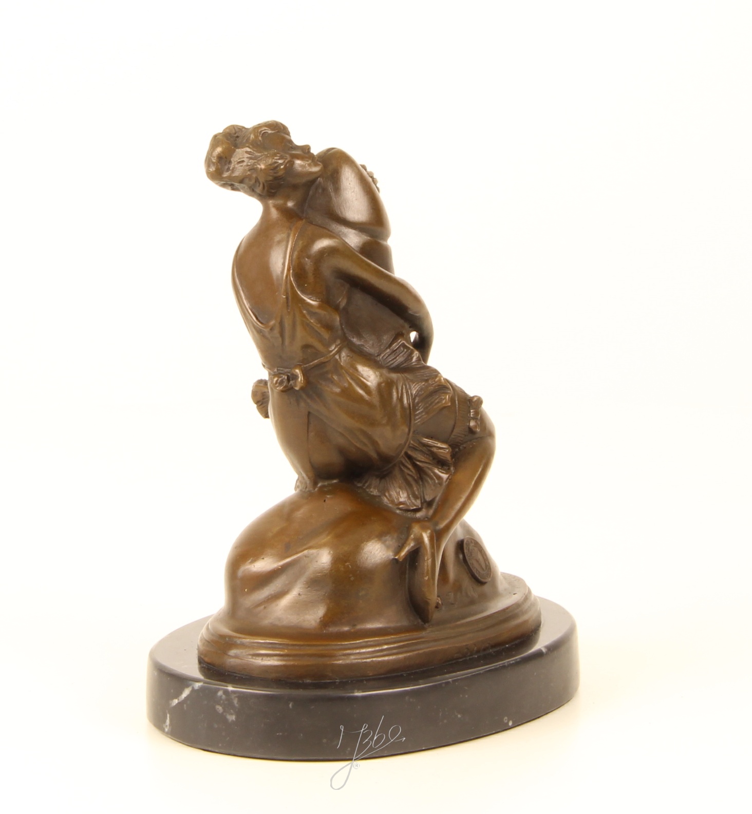 Detailreiche Bronze Paarskulptur Umarmendes Paar in kunstvoller Eleganz 14