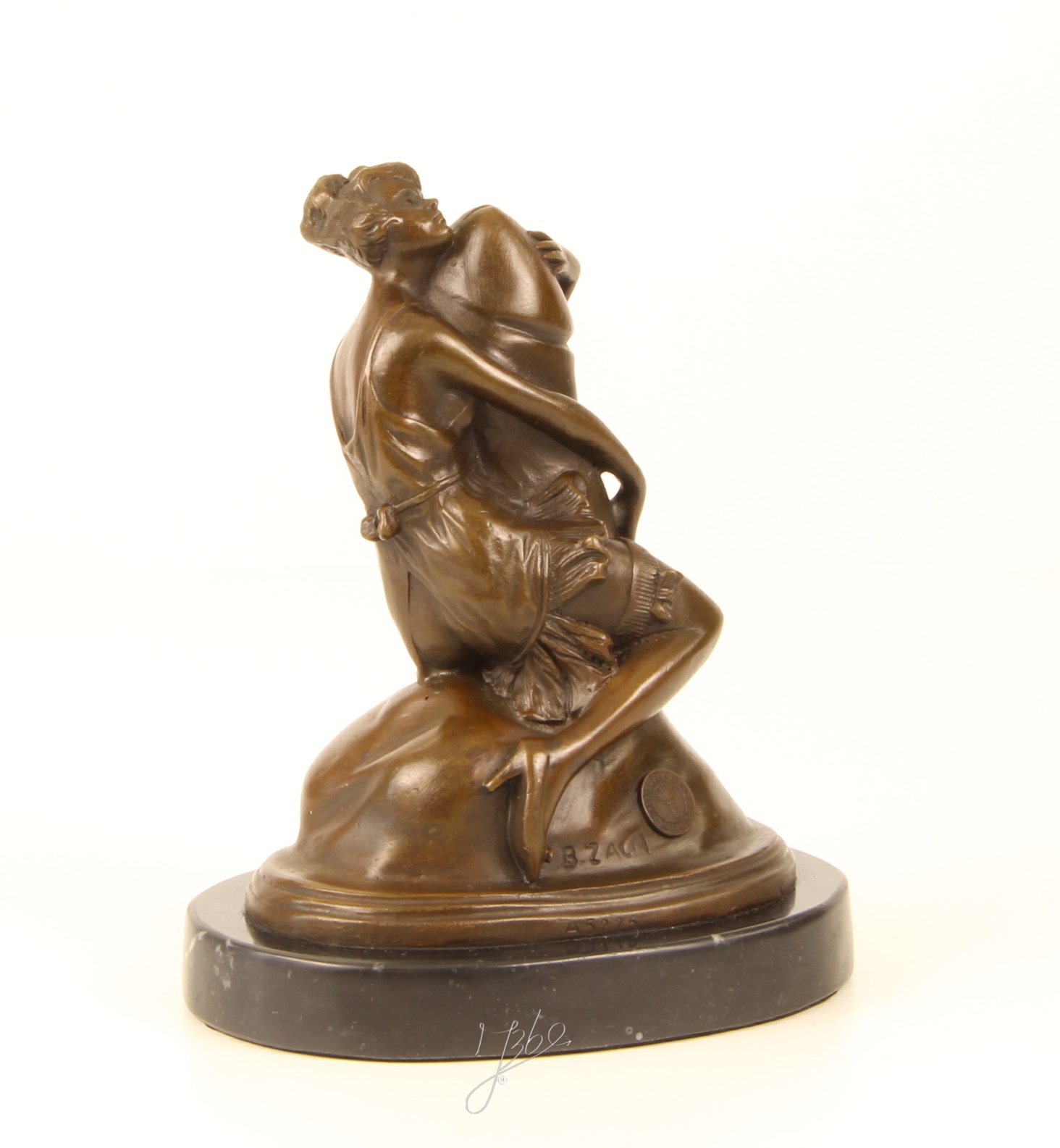 Detailreiche Bronze Paarskulptur Umarmendes Paar in kunstvoller Eleganz 15