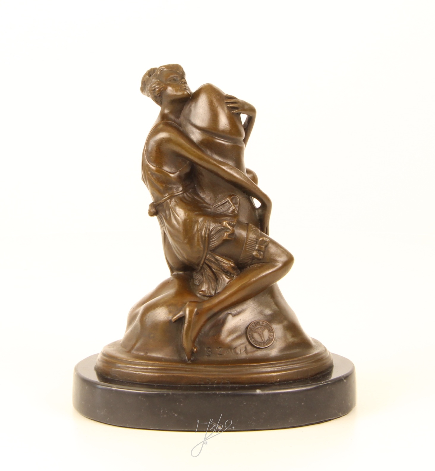 Detailreiche Bronze Paarskulptur Umarmendes Paar in kunstvoller Eleganz 17