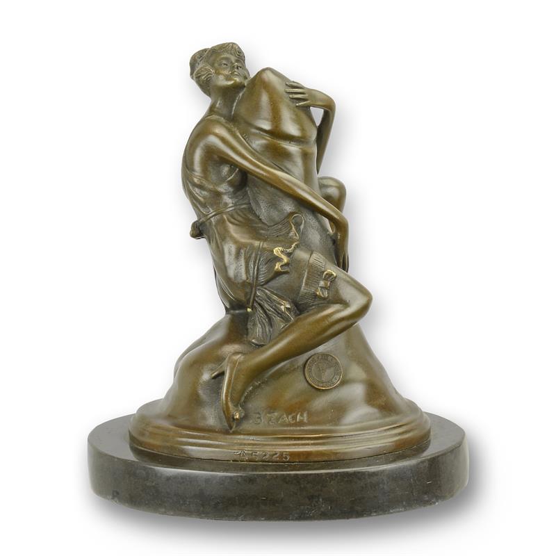 Detailreiche Bronze Paarskulptur Umarmendes Paar in kunstvoller Eleganz 2