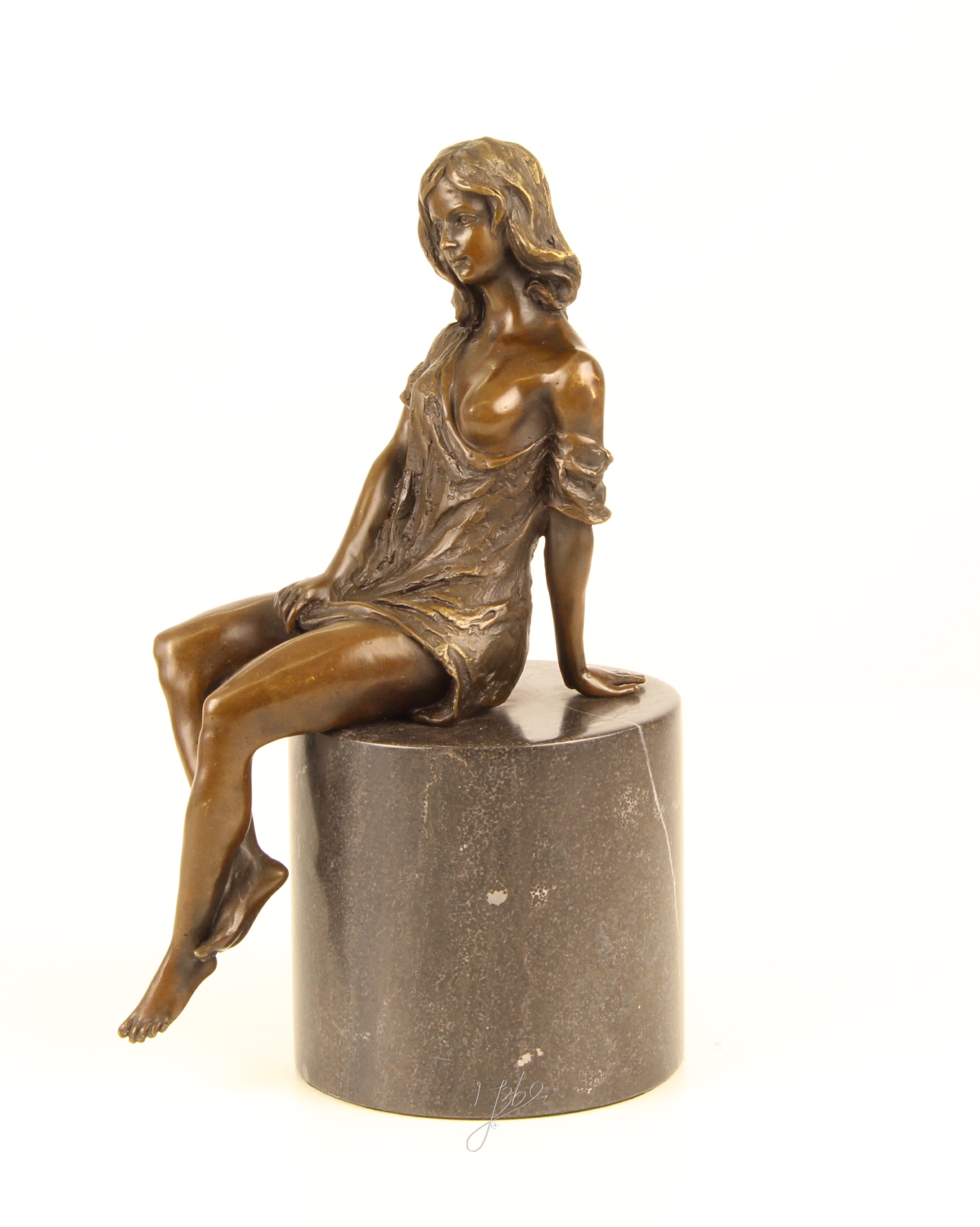 Exquisite Bronzefigur Detaillierte Skulptur einer sitzenden Frau 4