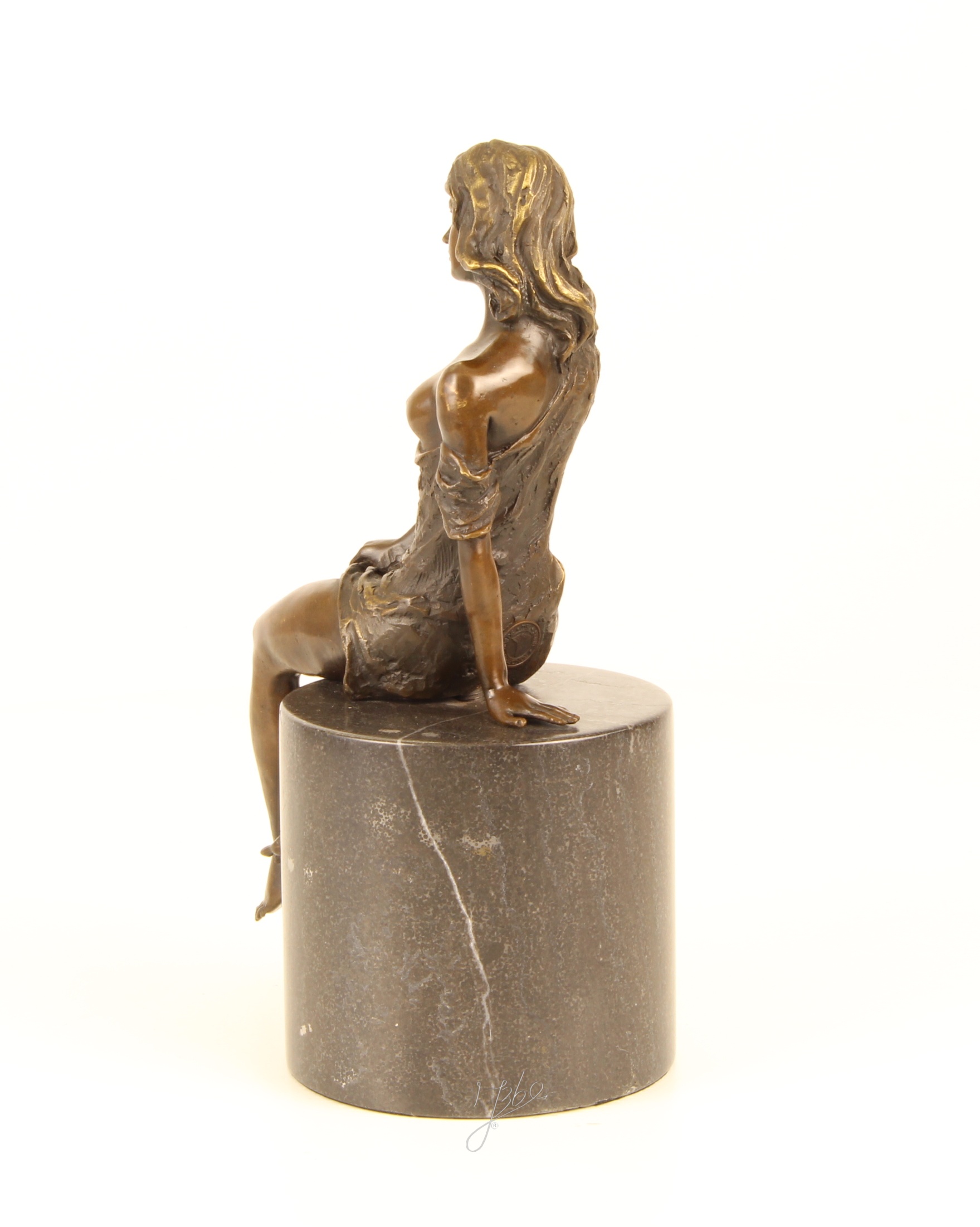 Exquisite Bronzefigur Detaillierte Skulptur einer sitzenden Frau 7