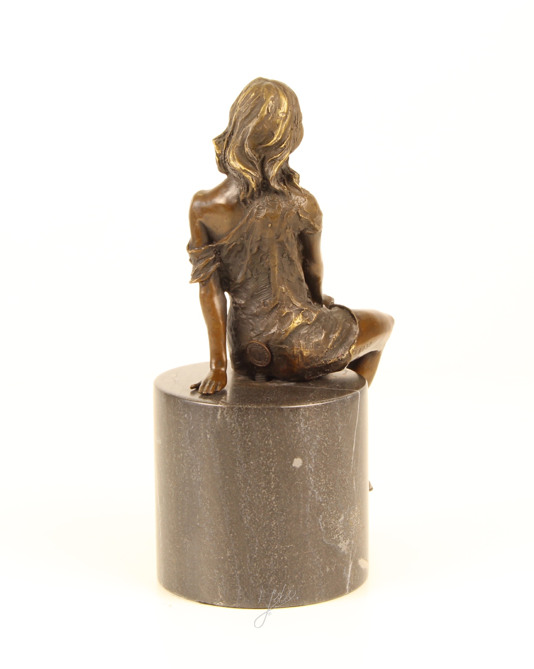 Exquisite Bronzefigur Detaillierte Skulptur einer sitzenden Frau 10