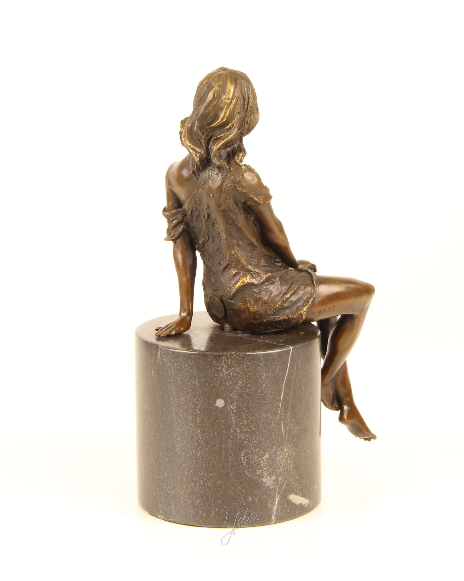 Exquisite Bronzefigur Detaillierte Skulptur einer sitzenden Frau 11