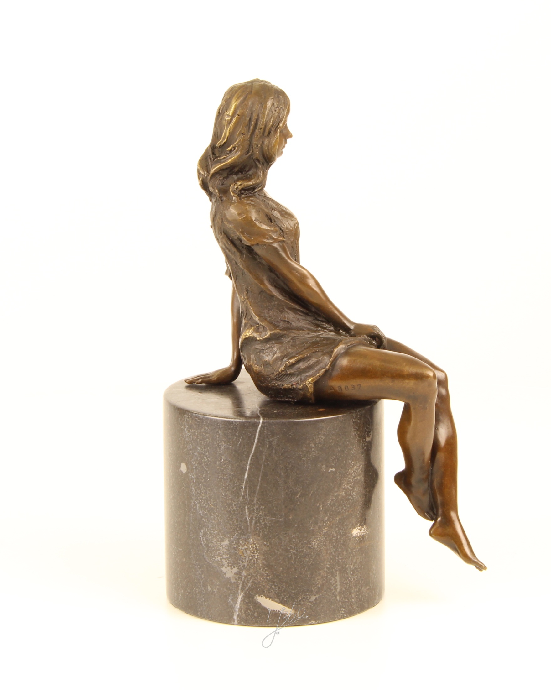Exquisite Bronzefigur Detaillierte Skulptur einer sitzenden Frau 14