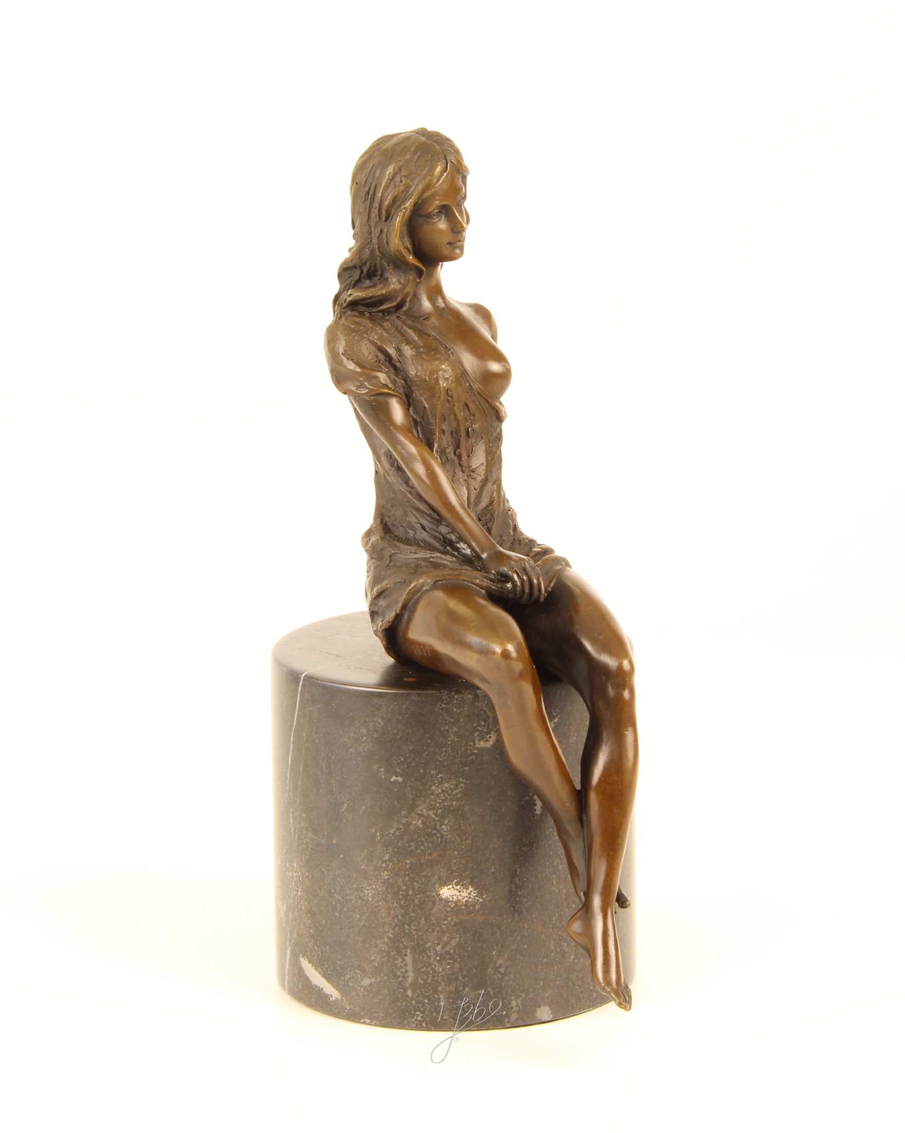 Exquisite Bronzefigur Detaillierte Skulptur einer sitzenden Frau 16