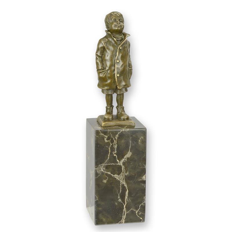 Hochwertige Bronze Kinderskulptur Junge mit Mantel für Ihr Zuhause 2