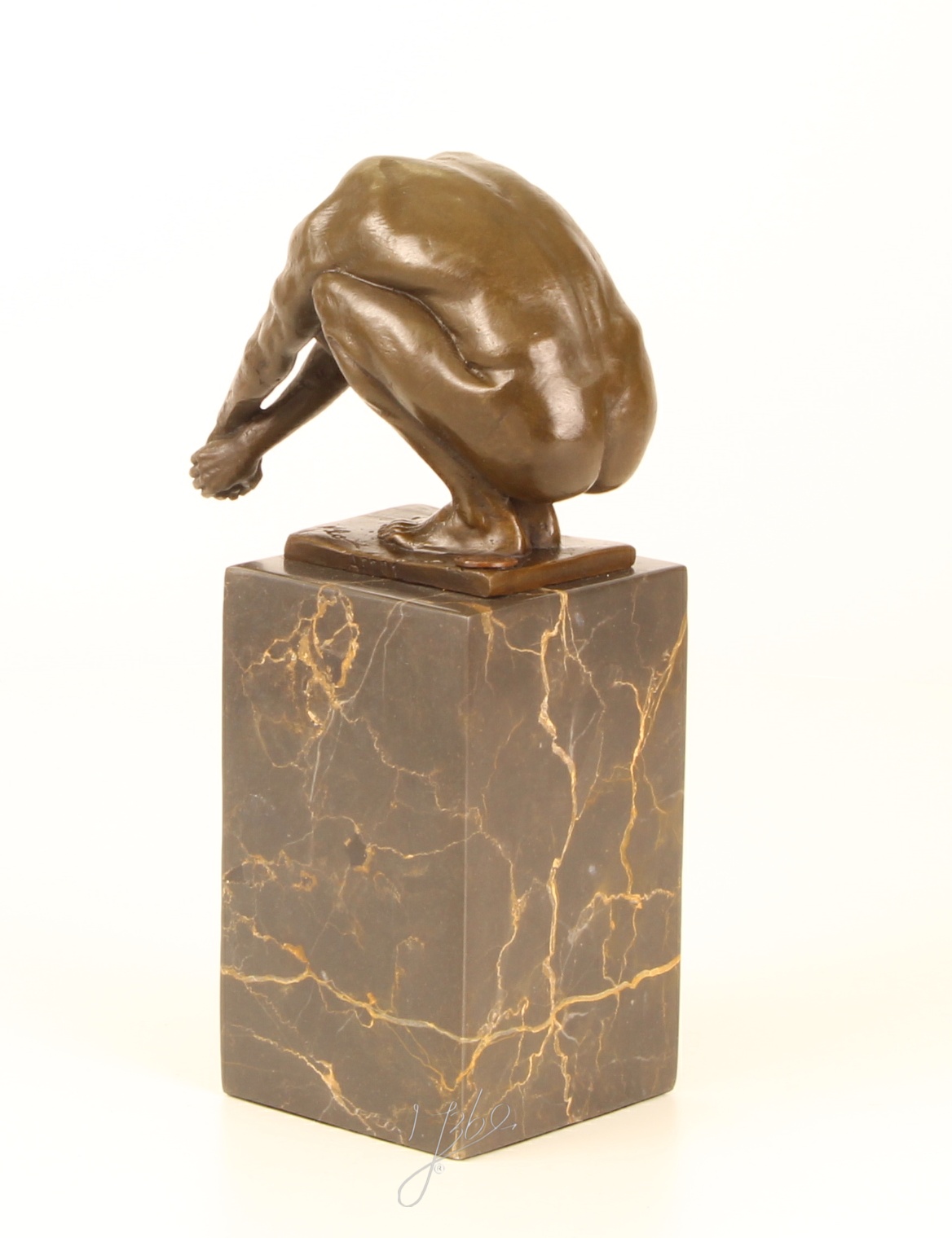 Exquisite Bronzeskulptur Menschlicher Körper in kauernder Haltung auf Marmorsockel 6
