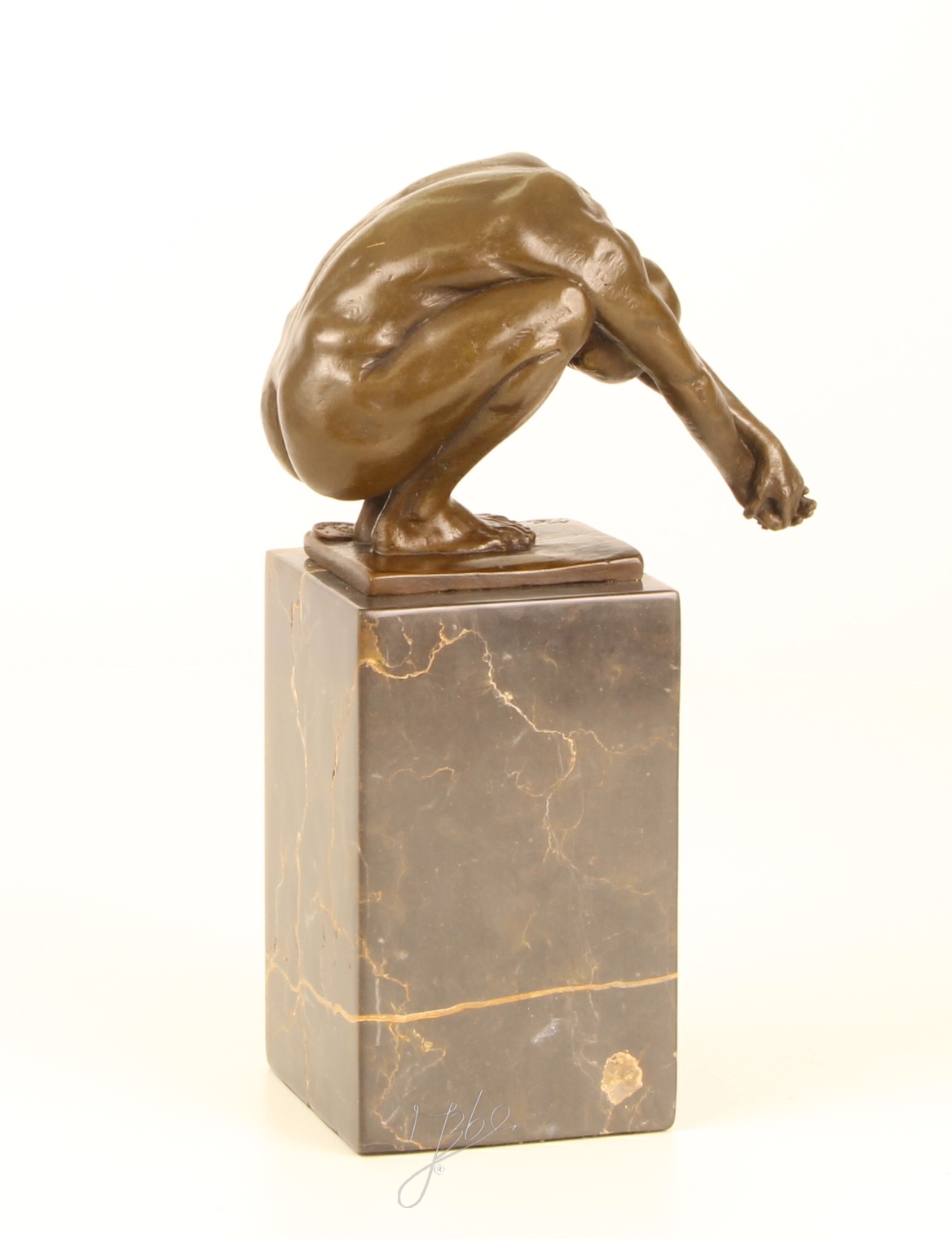 Exquisite Bronzeskulptur Menschlicher Körper in kauernder Haltung auf Marmorsockel 12