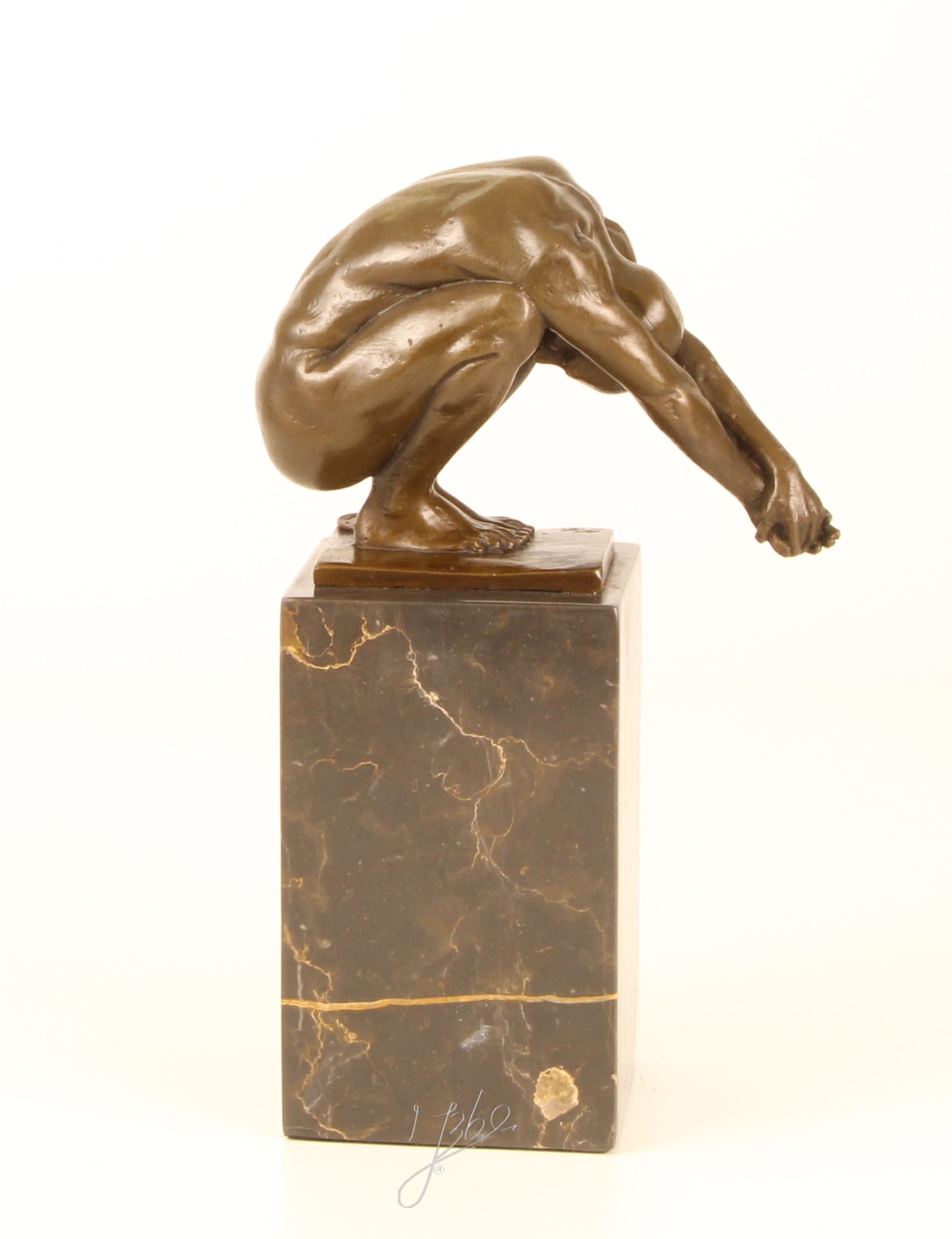 Exquisite Bronzeskulptur Menschlicher Körper in kauernder Haltung auf Marmorsockel 10