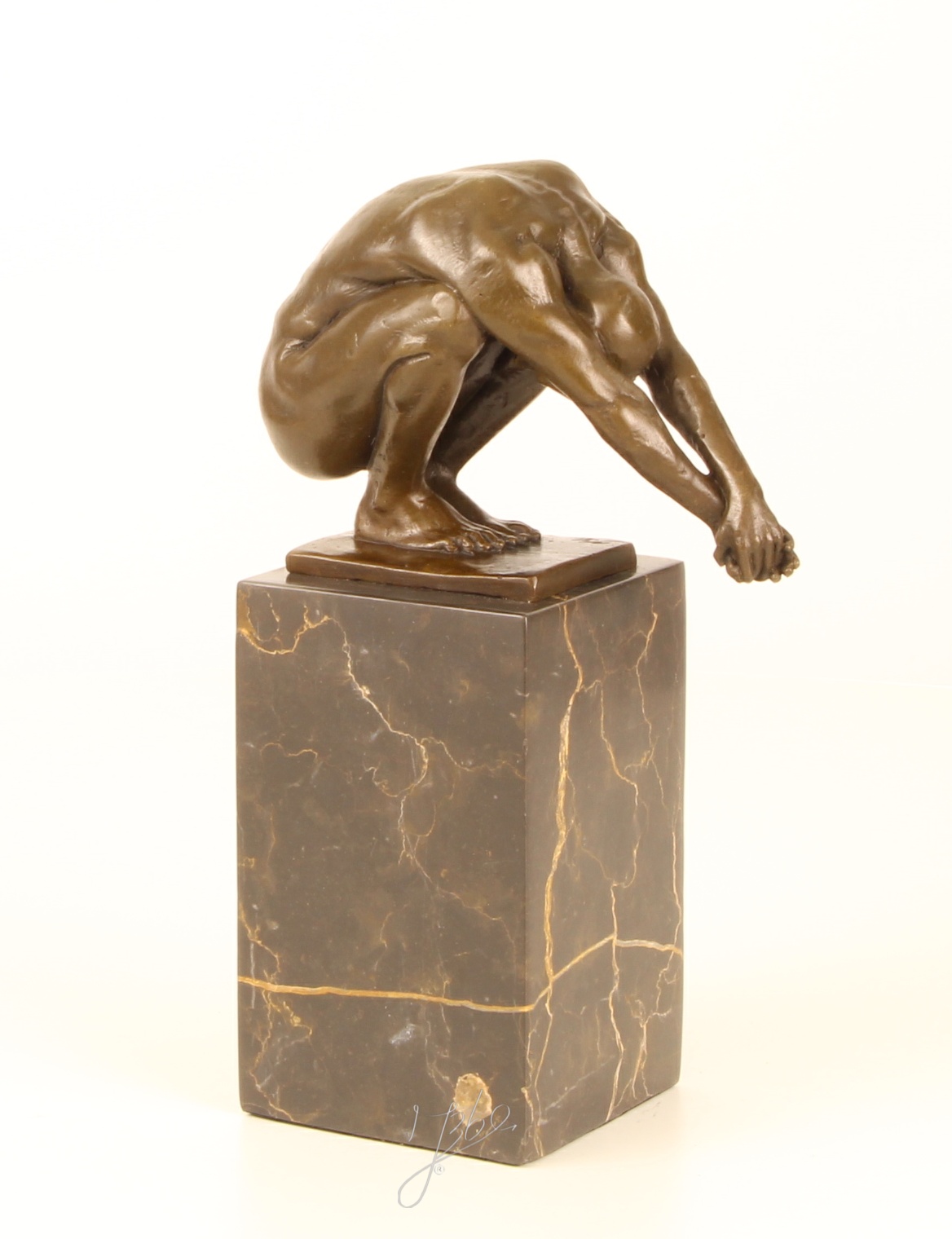 Exquisite Bronzeskulptur Menschlicher Körper in kauernder Haltung auf Marmorsockel 14