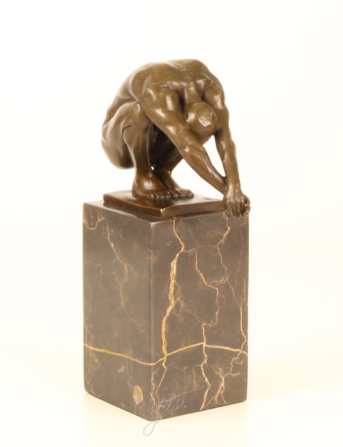 Exquisite Bronzeskulptur Menschlicher Körper in kauernder Haltung auf Marmorsockel 13