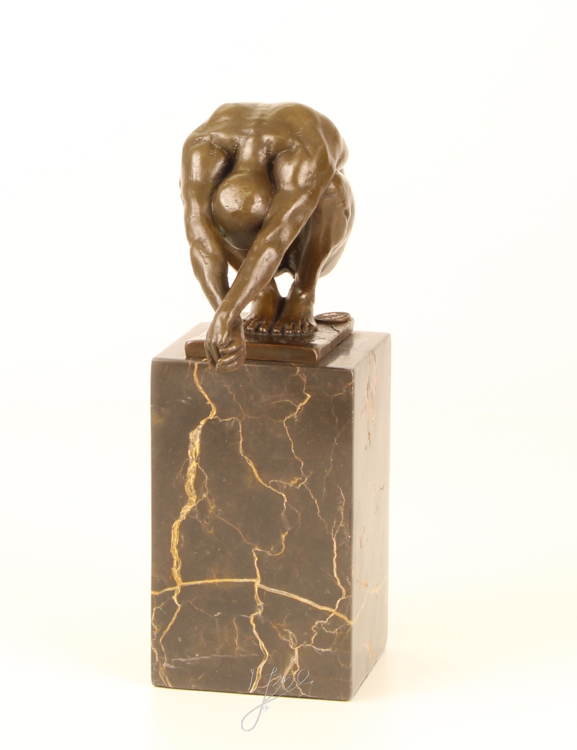 Exquisite Bronzeskulptur Menschlicher Körper in kauernder Haltung auf Marmorsockel 16