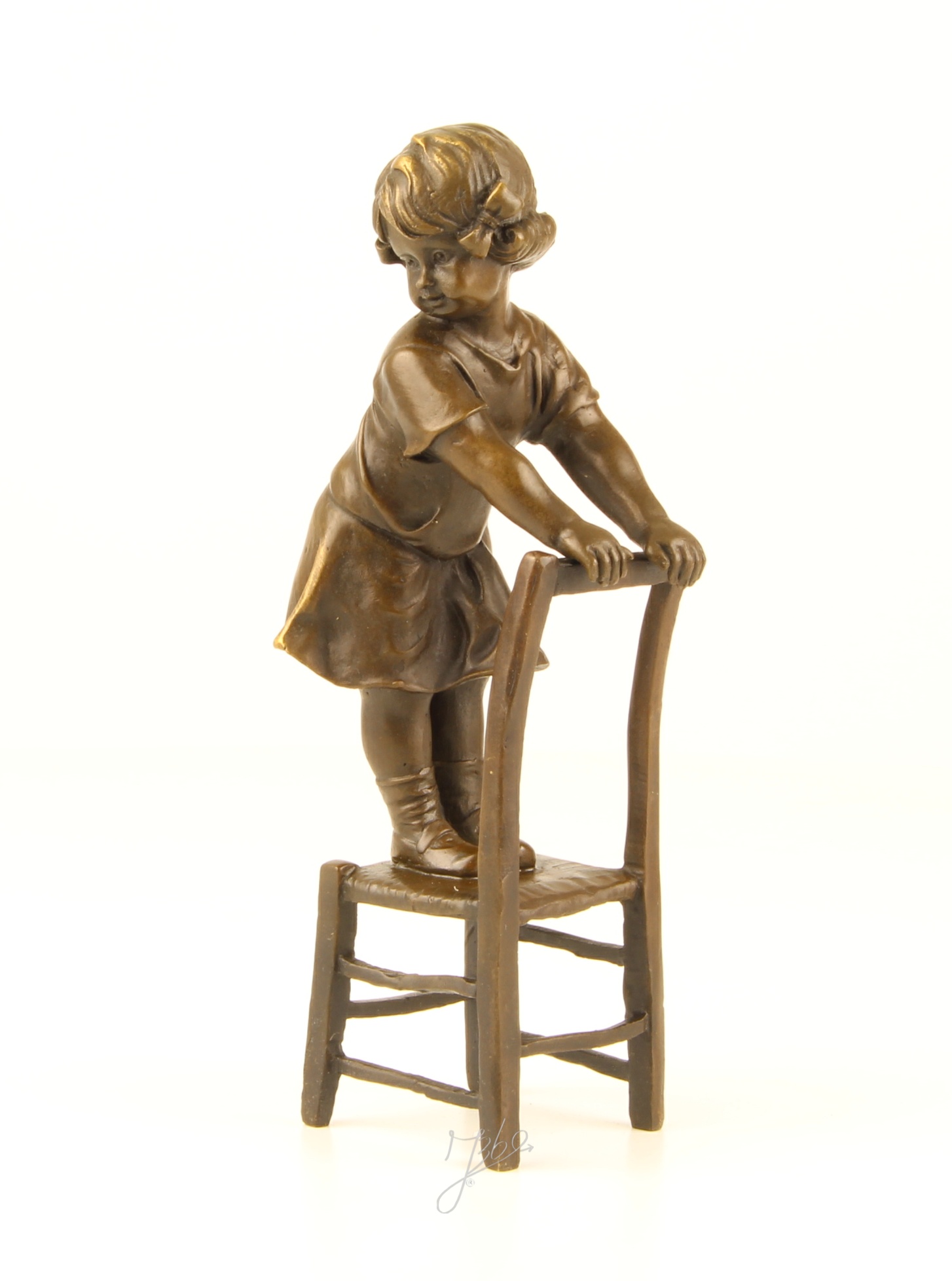 Verspielte Bronzeskulptur Mädchen auf Stuhl Kunstvolle Eleganz 4