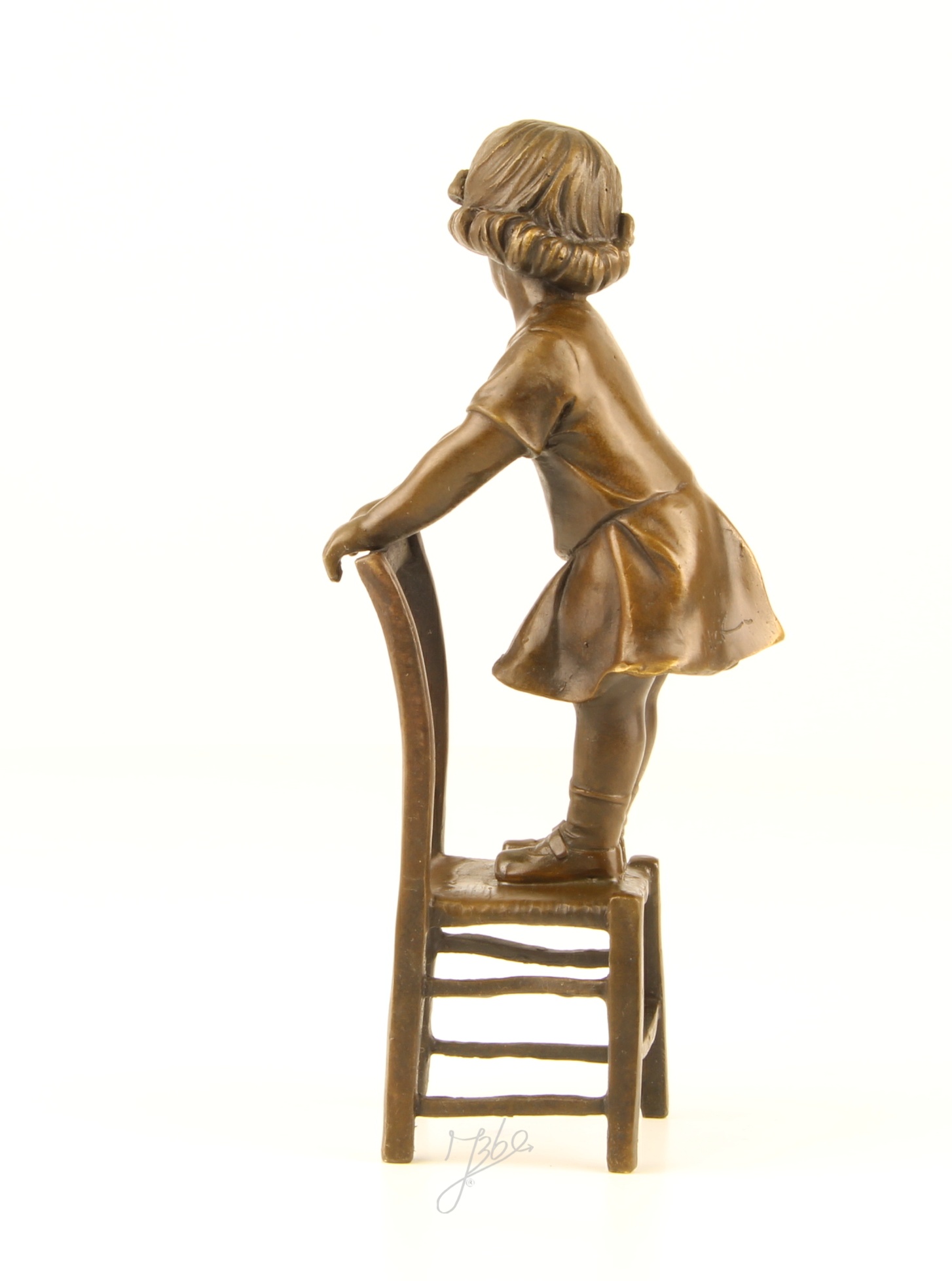 Verspielte Bronzeskulptur Mädchen auf Stuhl Kunstvolle Eleganz 10