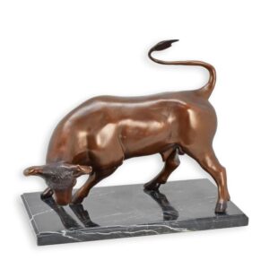 Dynamische Bronze Stier Skulptur auf Marmorsockel  Einzigartiges Kunstwerk