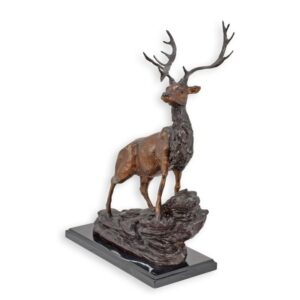Elegante Bronze Hirschskulptur mit Geweih für stilvolles Ambiente