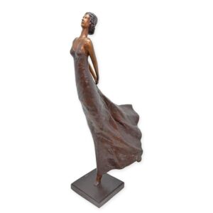 Modernistische Bronzeskulptur Anmutige Frau im fließenden Kleid