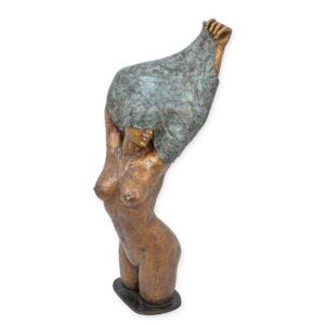 Elegante Bronze Frauenfigur Patinierte Skulptur einer Entkleidenden Frau