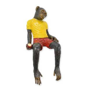 Einzigartige Bronze Affenskulptur im gelben T-Shirt mit Apfel