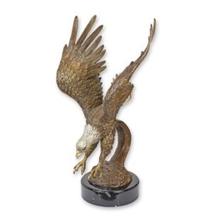 Dynamische Bronze Adlerskulptur im Flug Eleganz in Bewegung