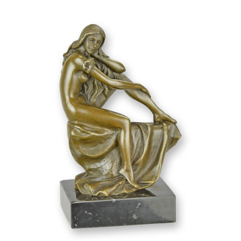 Elegante Bronze Frauenfigur Sitzende Skulptur einer Frau entdecken 2
