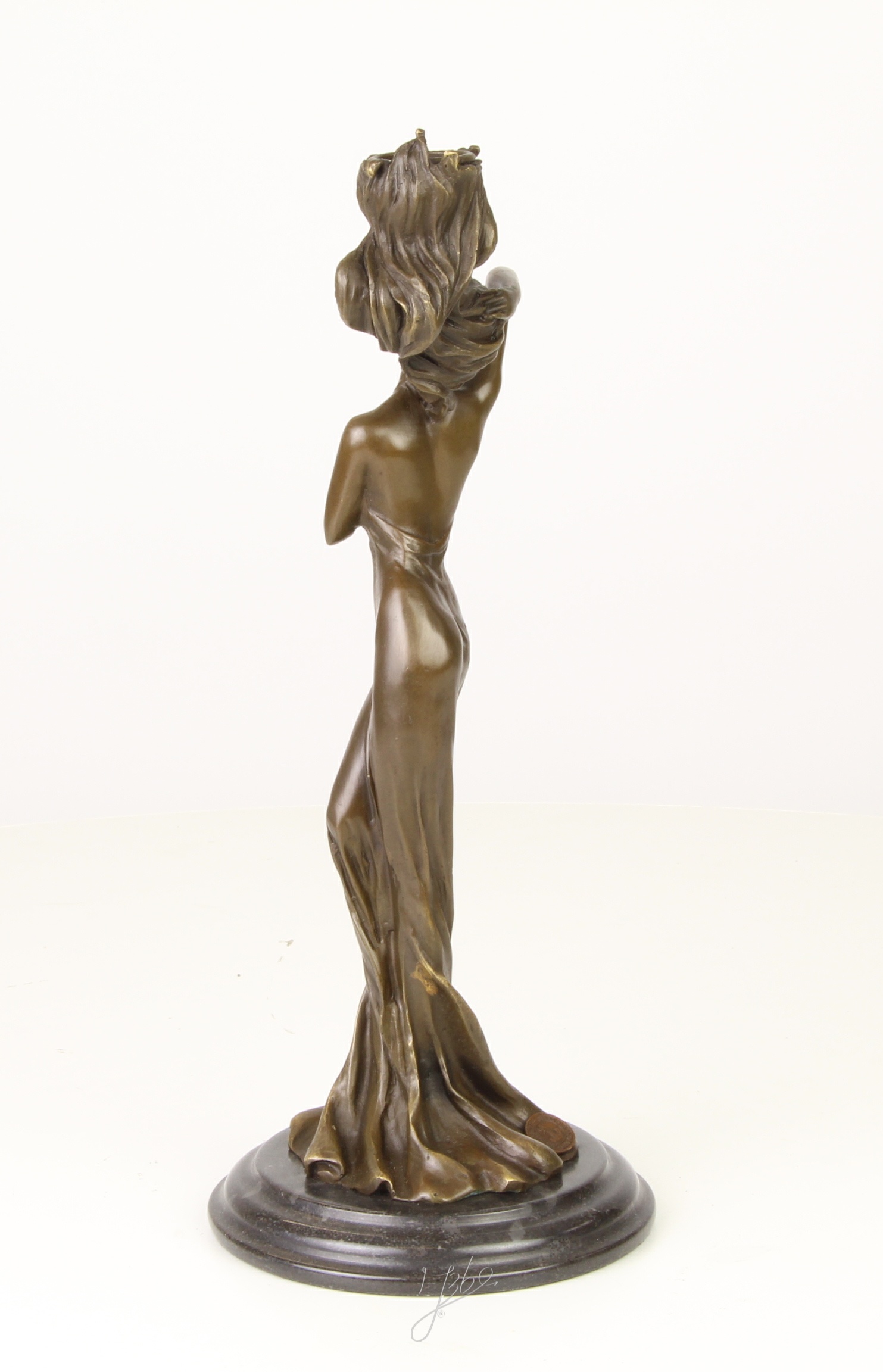 Eleganter Bronzefiguren Kerzenhalter mit Frauenmotiv für stilvolle Dekoration 7