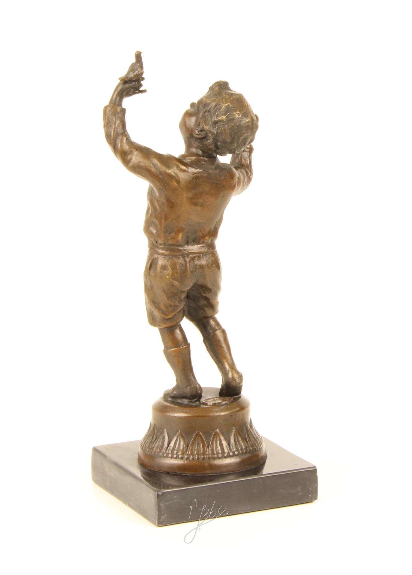 Handgefertigte Bronzejunge mit Taube Skulptur Elegante Kunst 8