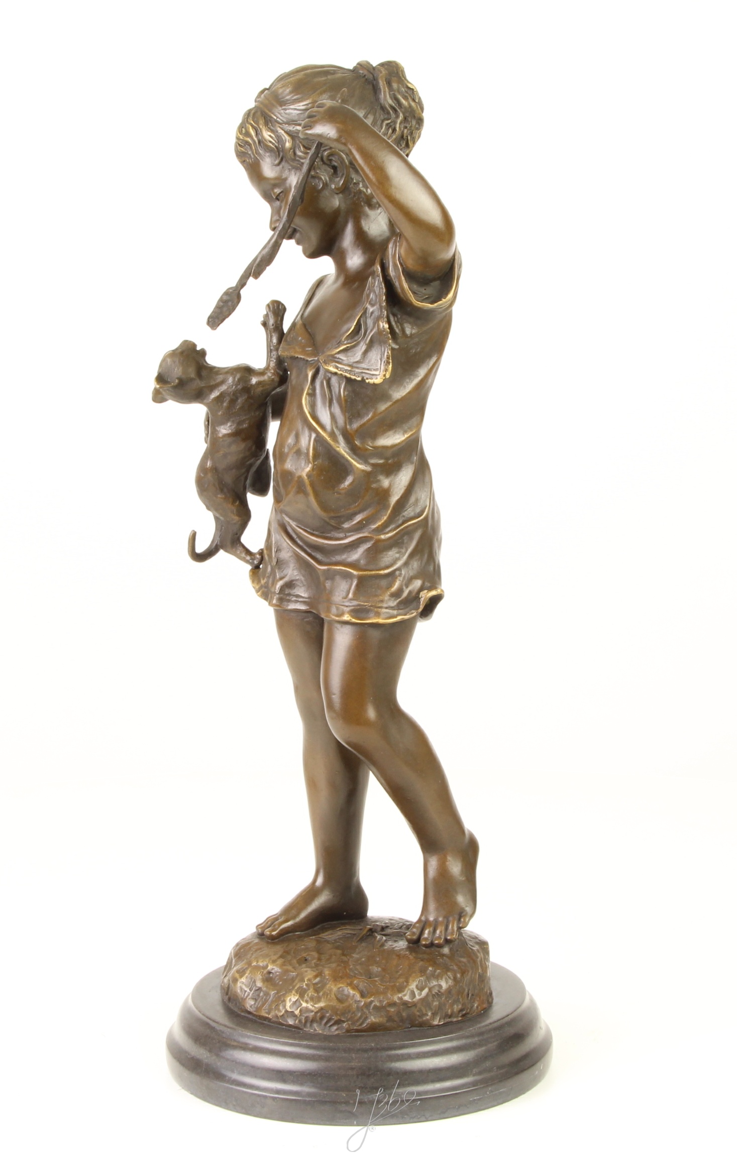 Einzigartige Bronze Kinderskulptur Mädchen mit Kaninchen auf Sockel 10