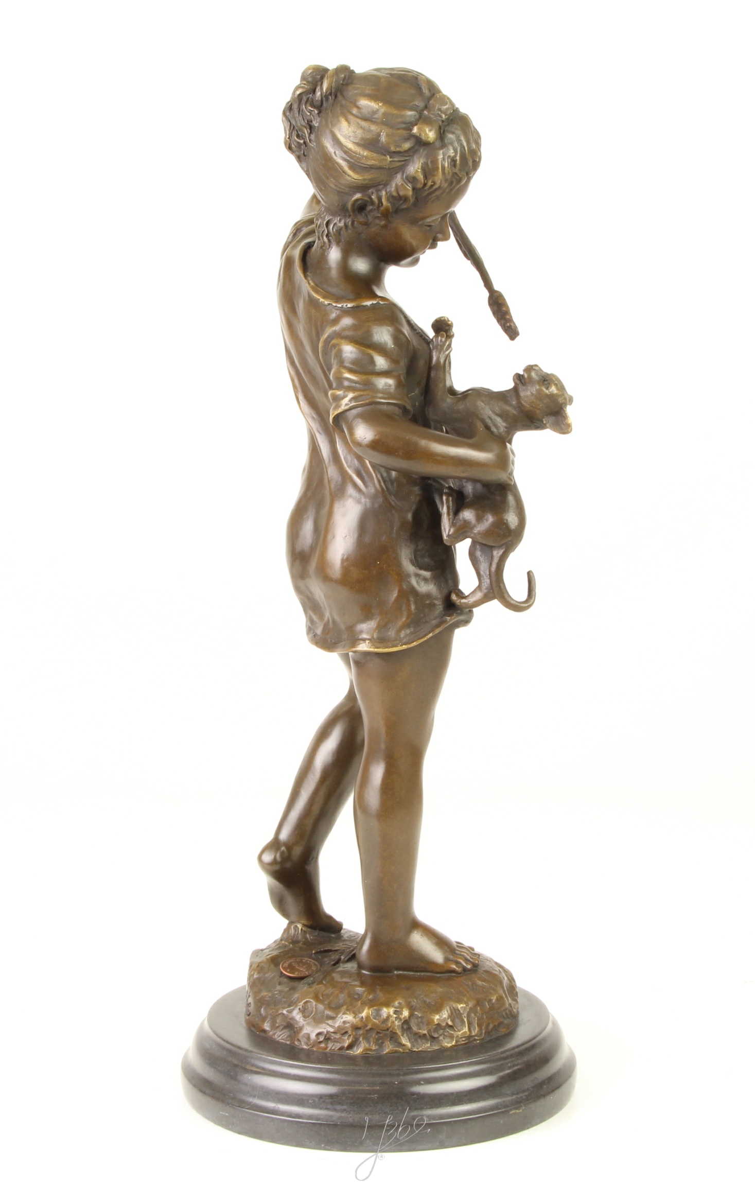 Einzigartige Bronze Kinderskulptur Mädchen mit Kaninchen auf Sockel 17