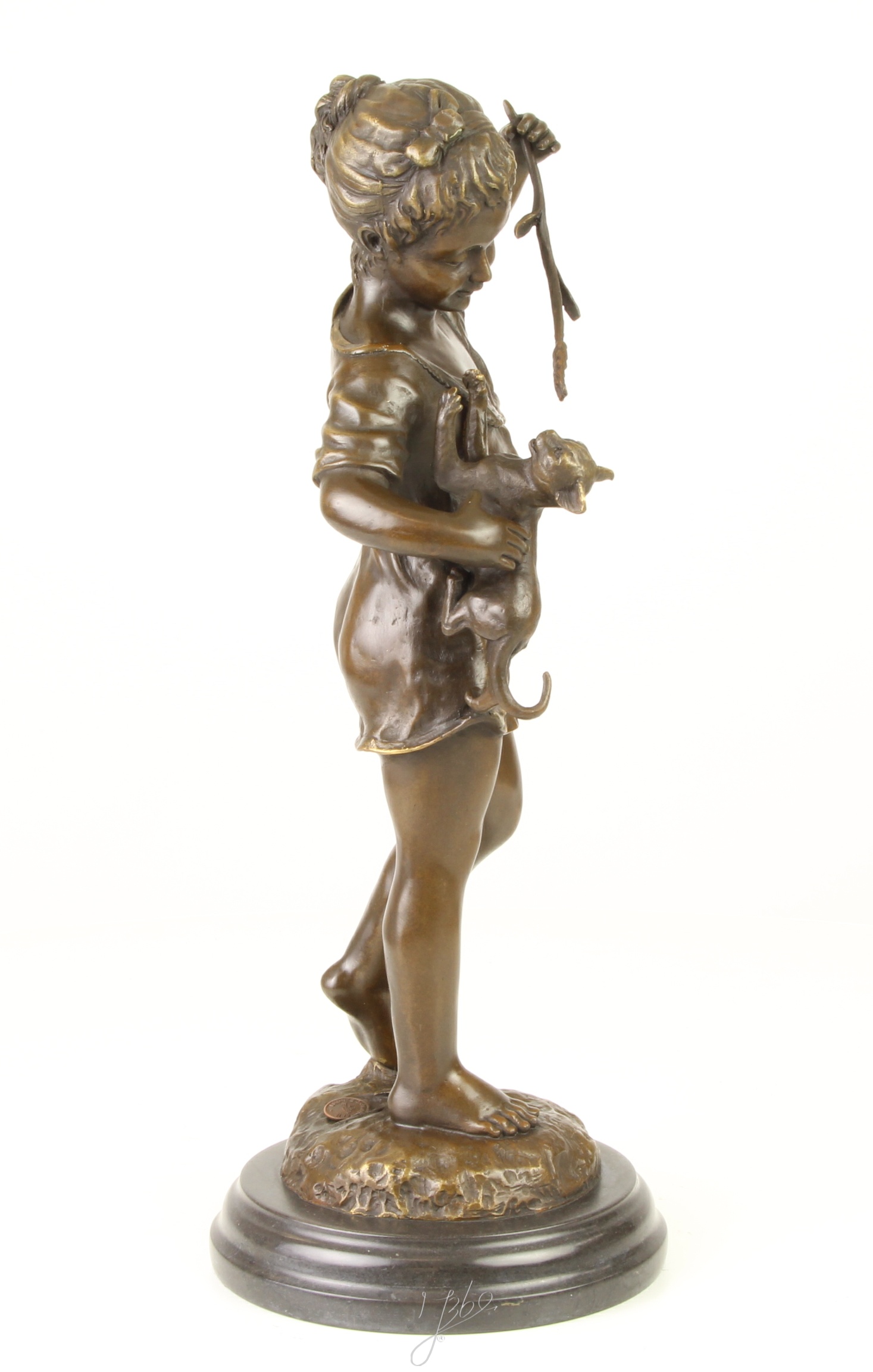Einzigartige Bronze Kinderskulptur Mädchen mit Kaninchen auf Sockel 15