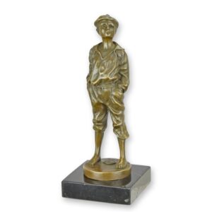 Bronze Jungenstatue Pfeifender Junge mit Mütze Skulptur