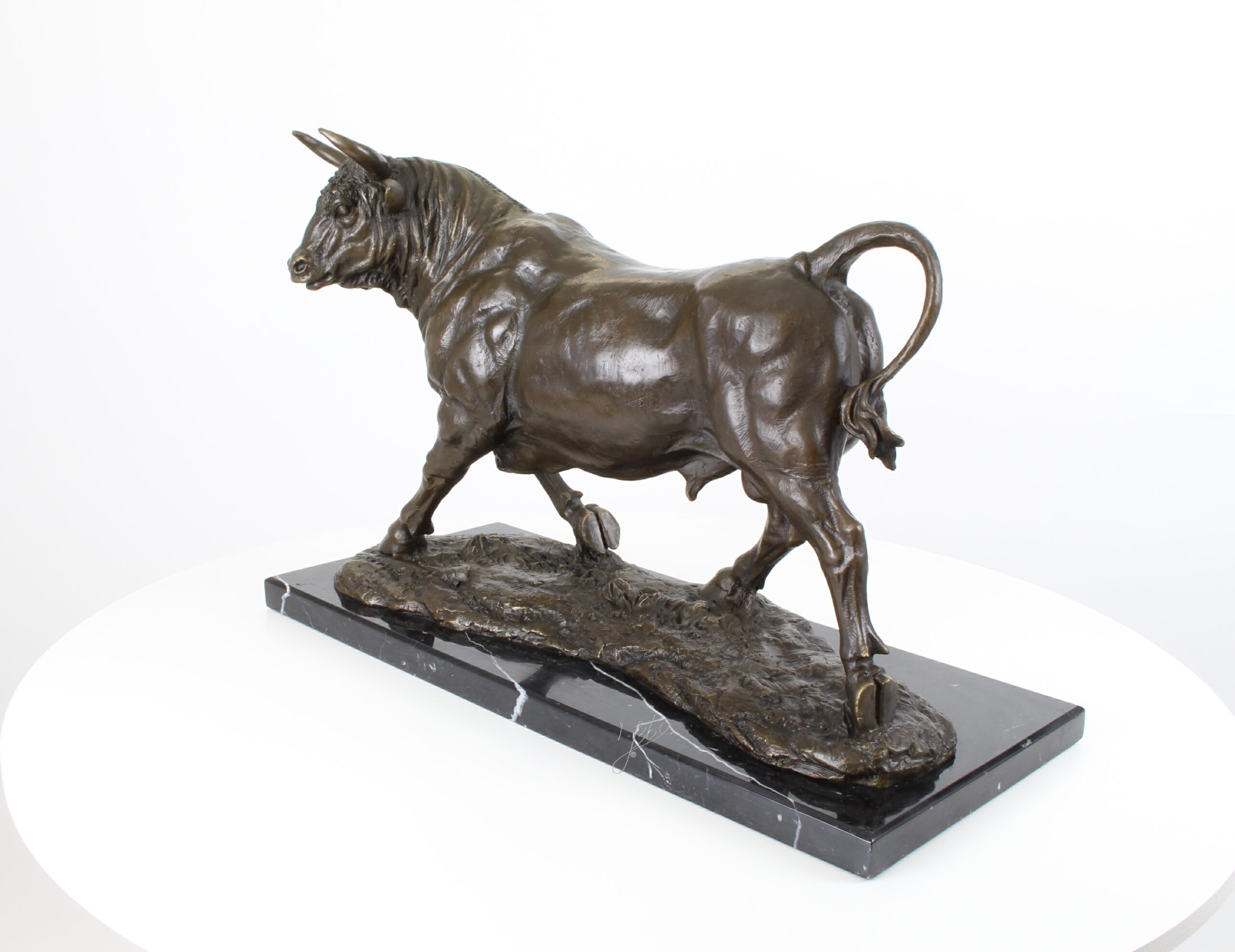 Hochwertige Bronze Bullenfigur Detaillierte Skulptur auf Marmorsockel 11